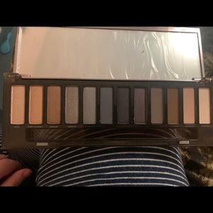 Brand new. Naked Smokey palette.